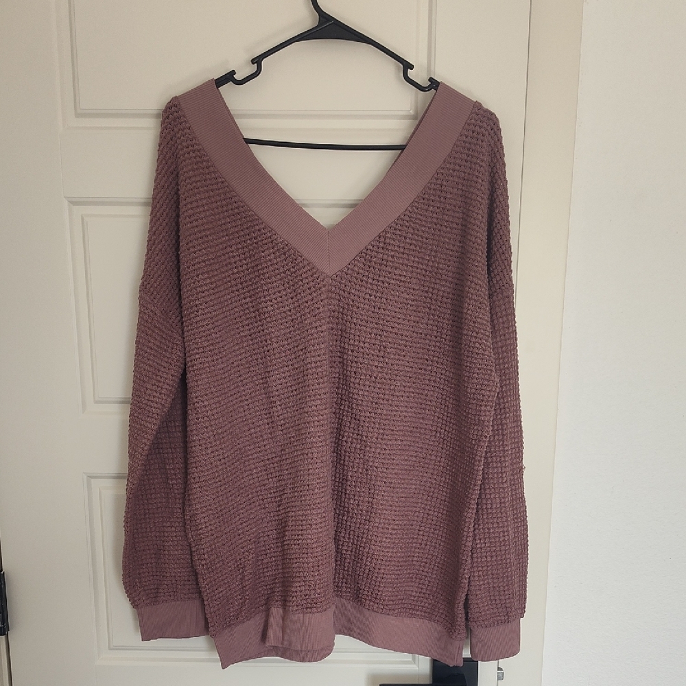 Relaxed V-Neck Waffle Sweater in Mauve